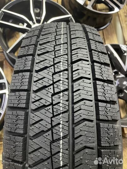 Bridgestone Blizzak Ice 225/45 R17 94S