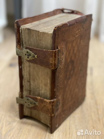 Антикварная книга