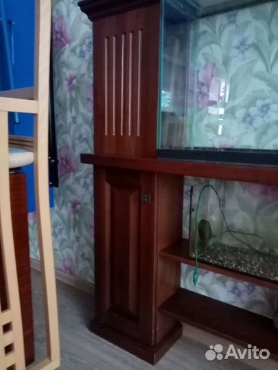 Тумба и аквариумы