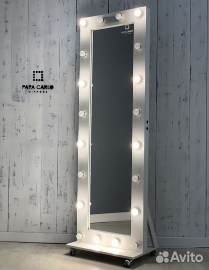 Гримерное зеркало с лампочками