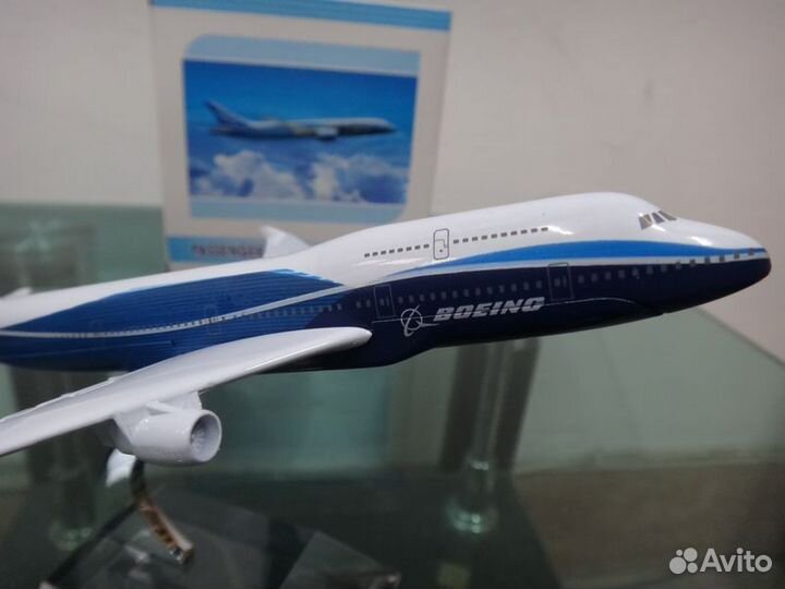 Коллекционная модель самолета Боинг 747