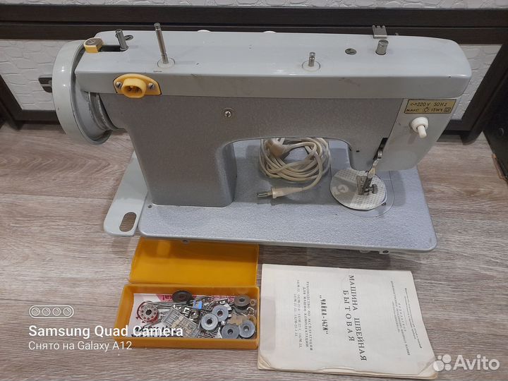 Швейная машина чайка 142м