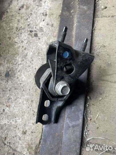 Подуши двигателя Toyota Highlander