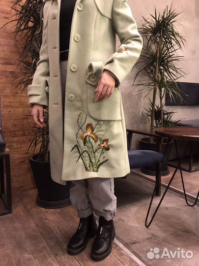 Вышивка на одежде, вышивальщица,художник