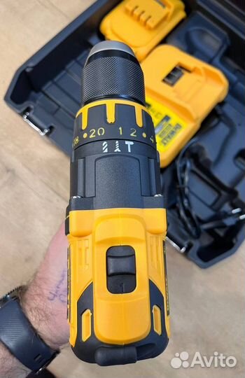 Шуруповерт dewalt ударный 26 вольт с набором