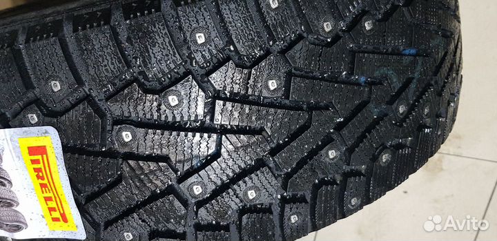 Pirelli Ice Zero 215/55 R17