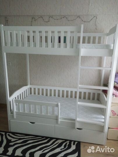 Двухъярусная кровать 