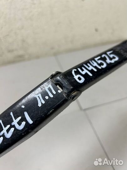 Поводок стеклоочистителя передний