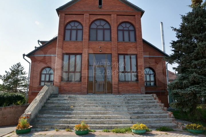 Дом 582,8 м² на участке 11 сот.