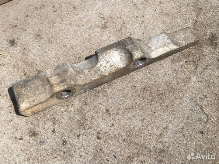 Кронштейн выпускного коллектора Ауди Q7