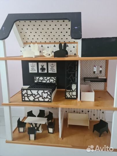 Продаю кукольный дом