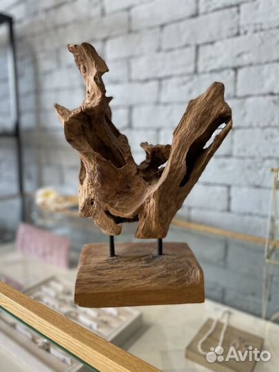 Статуэтка-подставка из тикового дерева