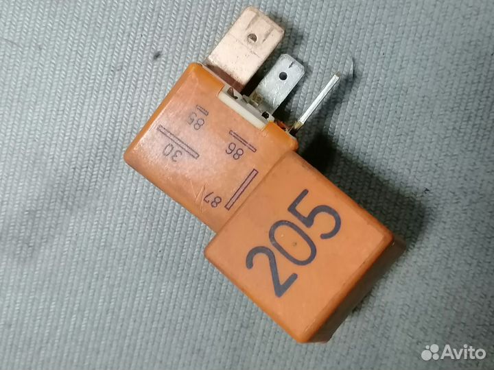 Реле включ. вентилятора универс.№205 VAG 443951253