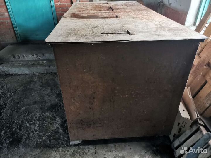 Металлический ящик для хранения зерна