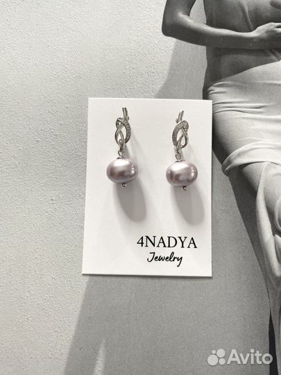 Серьги с жемчугом и английскими замочками