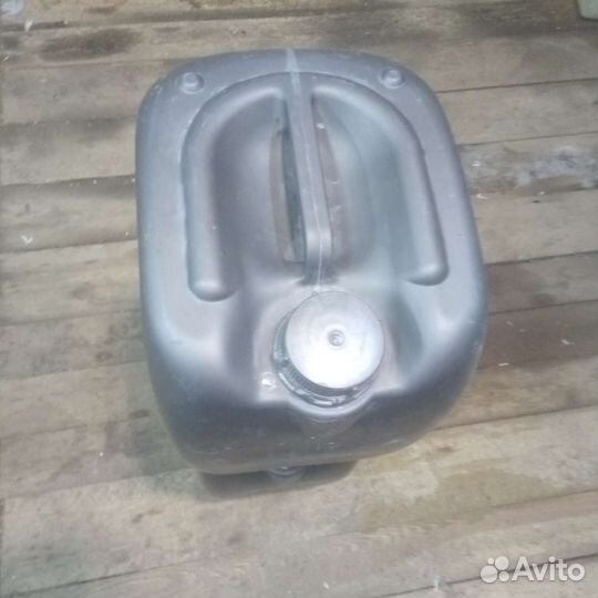 Канистры из под масла транмисионого