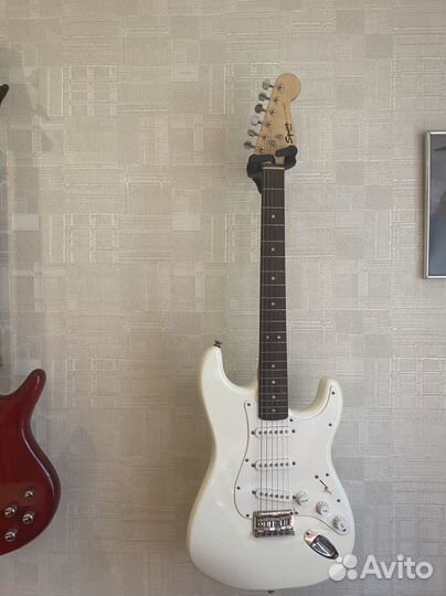 Электро гитара Squier fender strat bullet