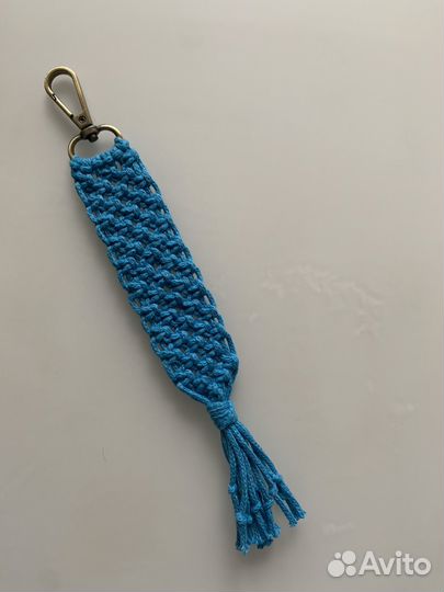 Брелок макраме голубой