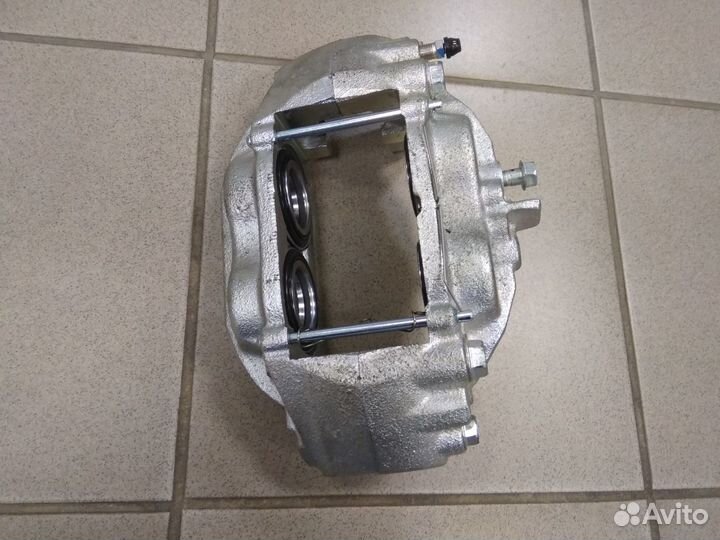 Суппорт тормозной Toyota Land Cruiser (200)