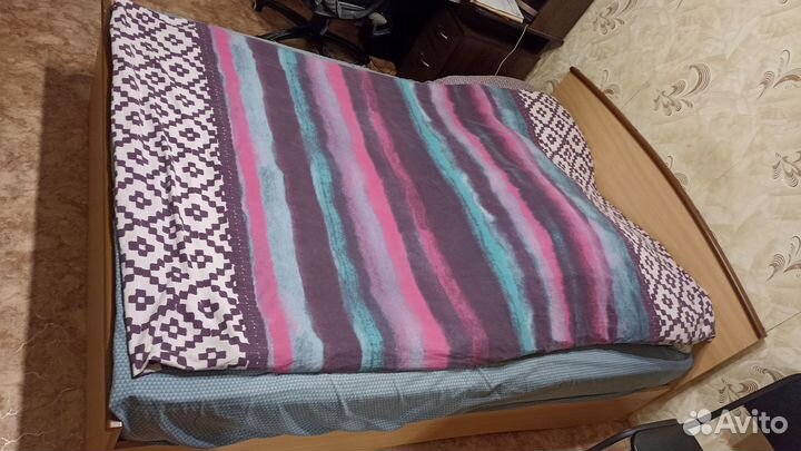 Туалетный столик с зеркалом от гарнитура