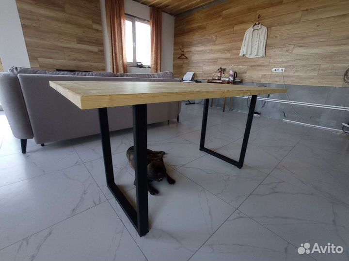 Обеденный стол из массива