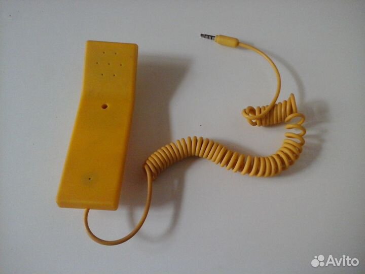 Гарнитура для смартфона в виде телефонной трубки