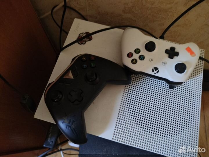 Xbox One s 1tb с играми