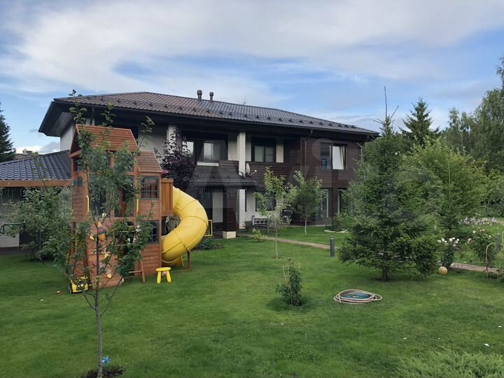 Дом 300 м² на участке 15 сот.