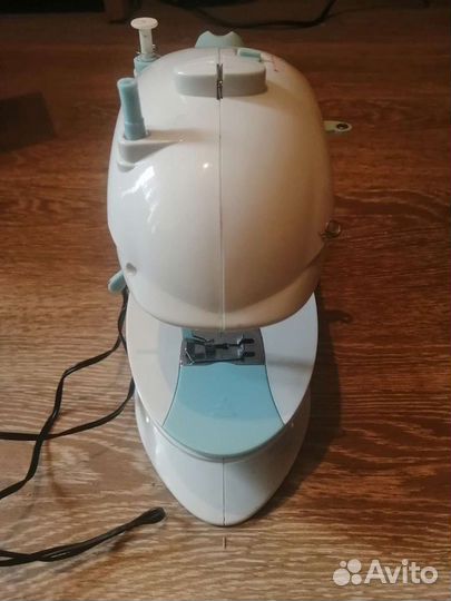 Швейная машинка Deloni