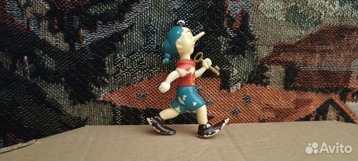 Игрушки,колкий пластик