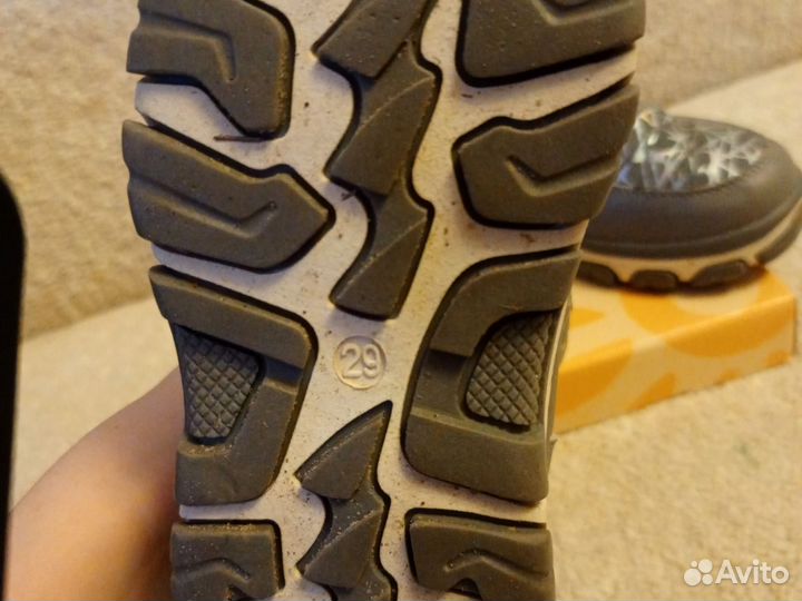 Продам зимние ботинки для девочки размер 29