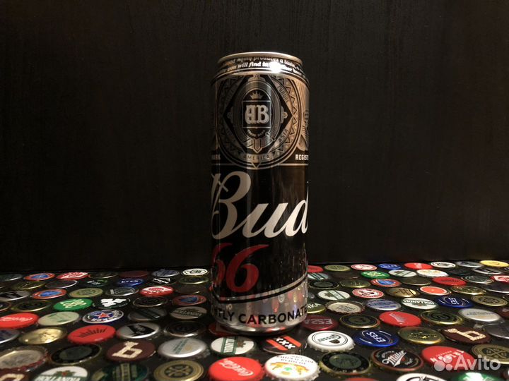 Журнальный столик из пивных крышек с эпоксидкой