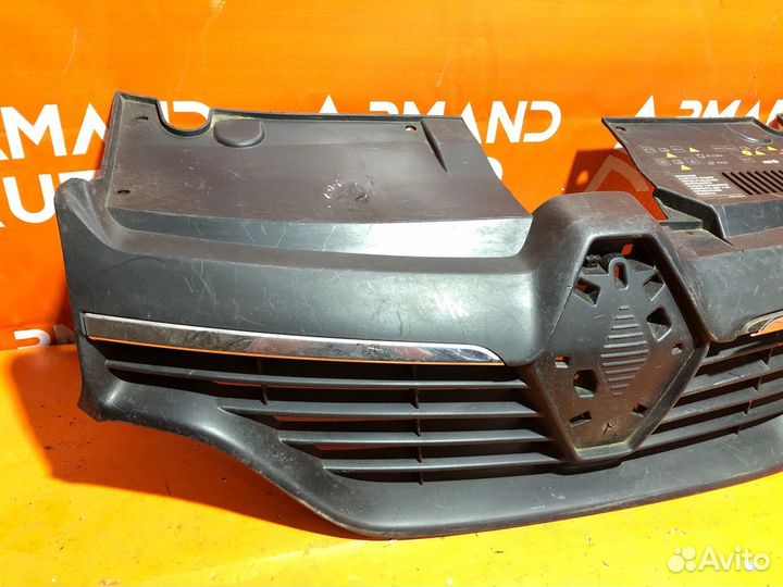 Решетка радиатора Renault Logan 2 2012-2018