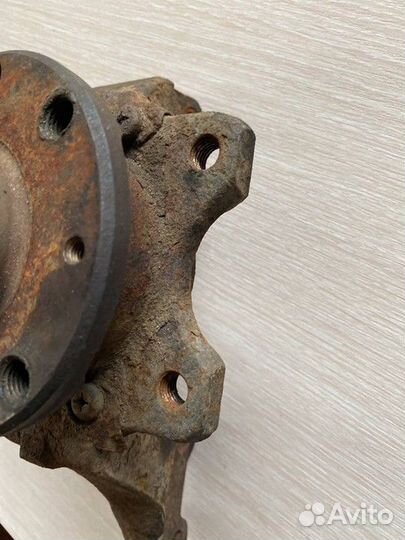 Кулак поворотный передний левый Opel Vectra