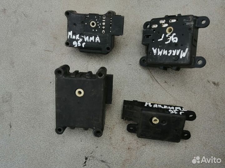 Моторчик заслонки отопителя для Nissan Maxima A32