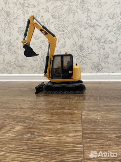 Экскаватор игрушка Cat