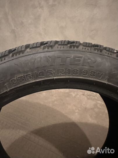 Tigar Winter 235/45 R18 98