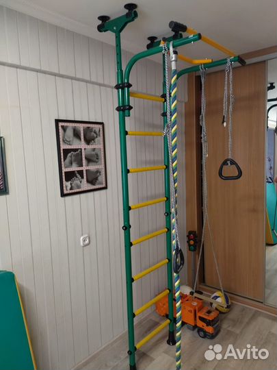Шведская стенка с турником
