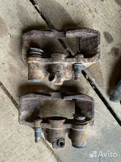 Суппорт задний правый и левый Mercedes-Benz Vito