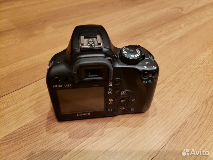 Зеркальный фотоаппарат Canon 1000D Kit