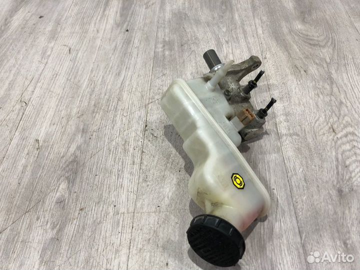 Главный тормозной цилиндр Hyundai Solaris хэтчбек