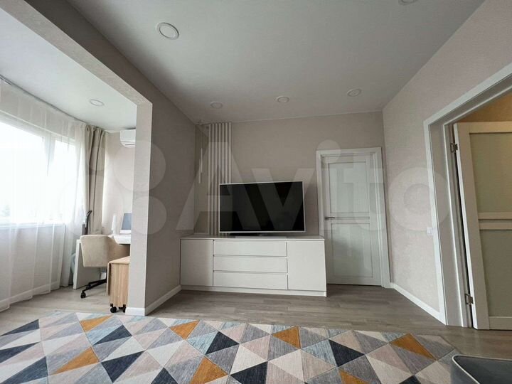 2-к. квартира, 50 м², 10/18 эт.