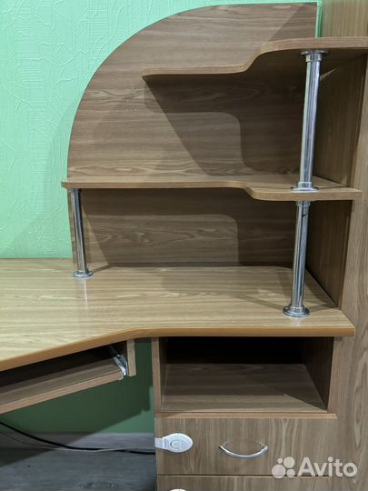 Компьютерный стол угловой