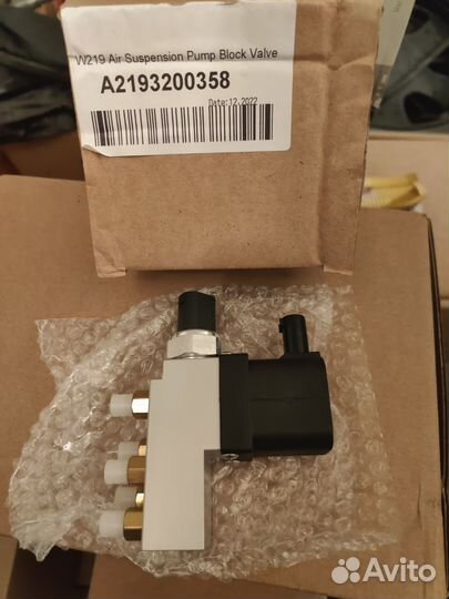 Блок клапанов пневмоподвески mercedes w211