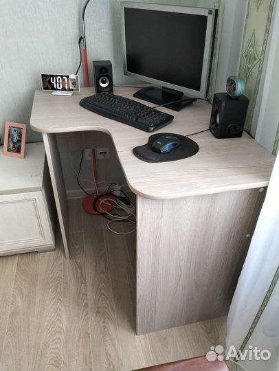Компьютерный стол