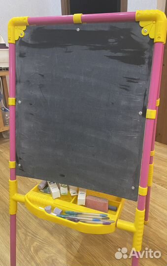 Детская доска для фломастеров и мелков