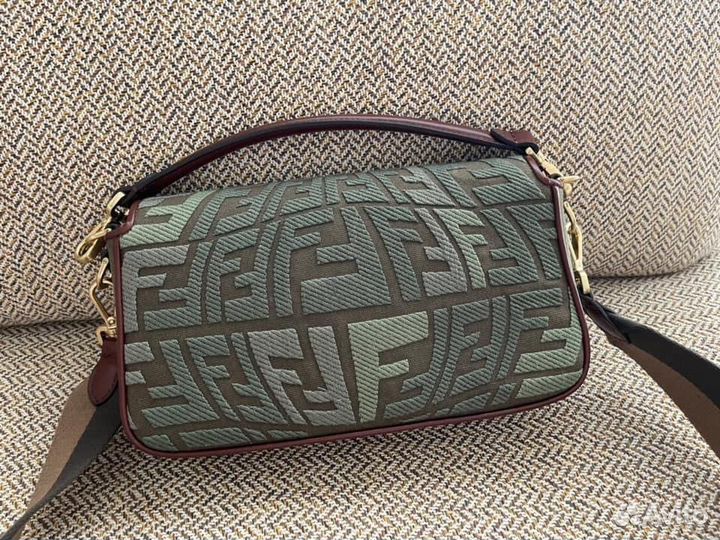 Сумка Fendi x Sara Coleman