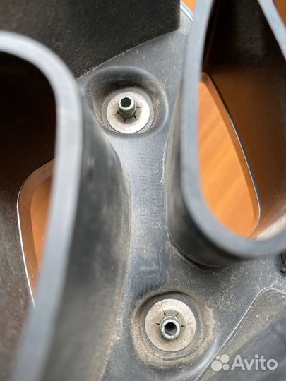 Эмблема решетки радиатора Хендэ I40 863583Z500