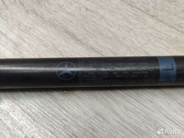 Амортизатор капота Mercedes C W204