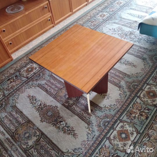 Журнальный столик